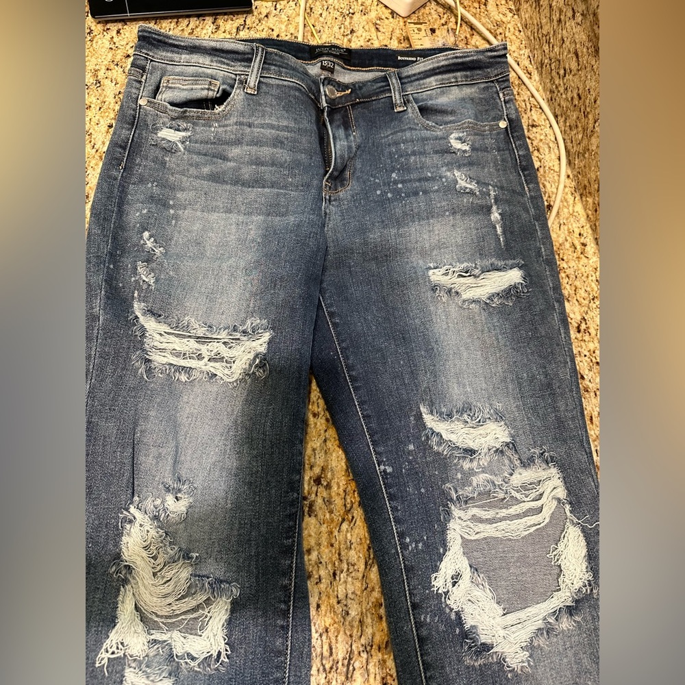 Judy Blue 15/32 Destroyed Boyfriend Jeans
